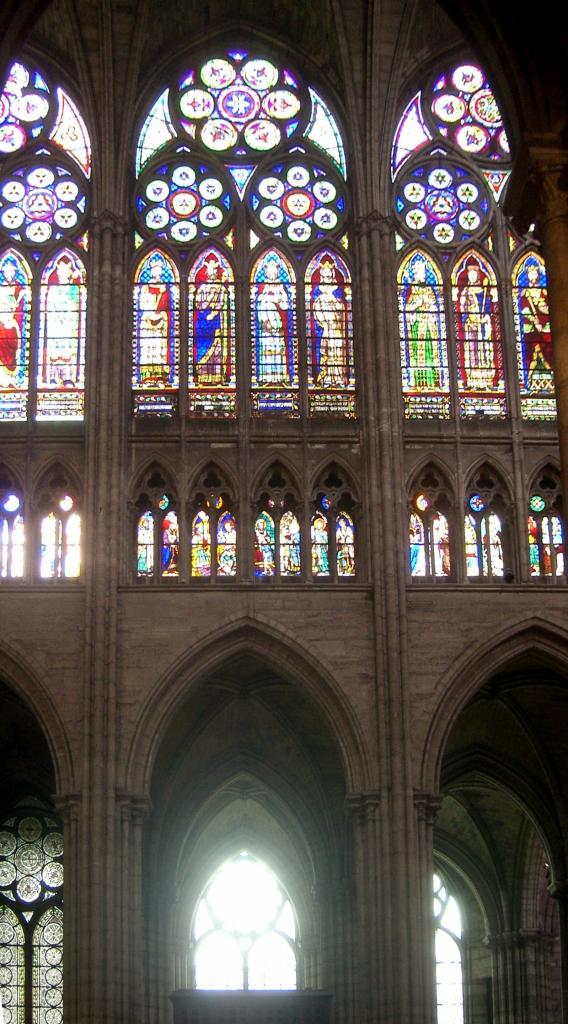 Basilique Saint-Denis Langhauswand