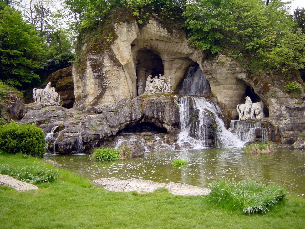 Bosquet des bains d'appolon du chateau de versailles