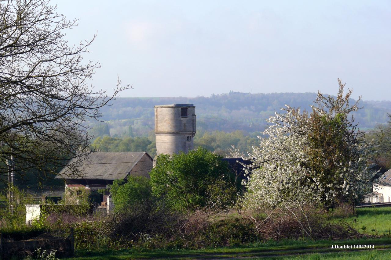 La tour du château féodal 14è Bucy le long 14 avril 2014