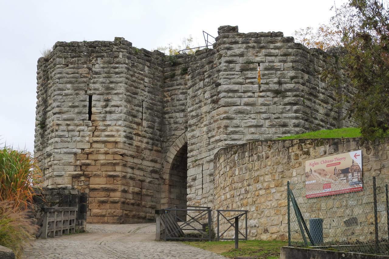 Château Médiéval à Château-Thierry) 
