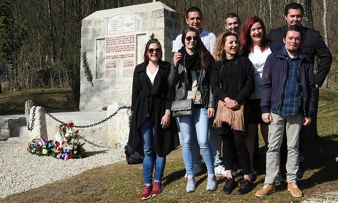 Commémoration au monument des aviateurs à Ostel 25032017 (2)