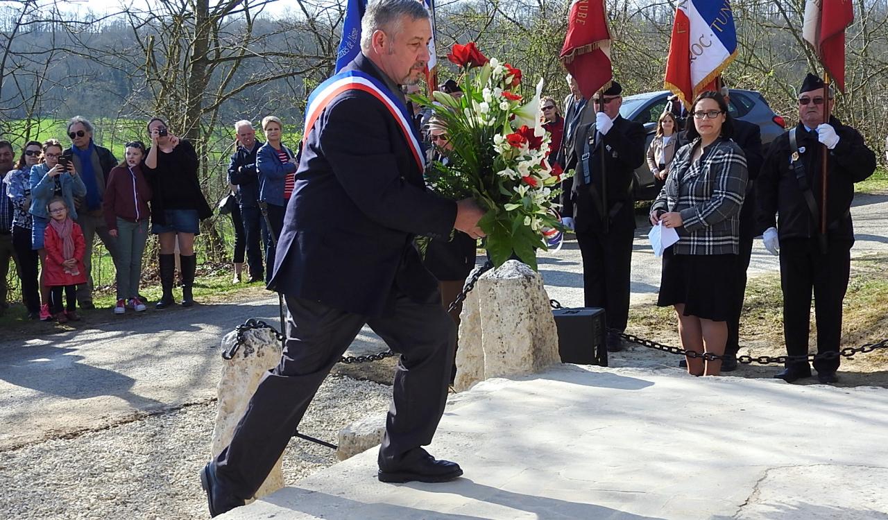 Commémoration au monument des aviateurs à Ostel 25032017 (22)