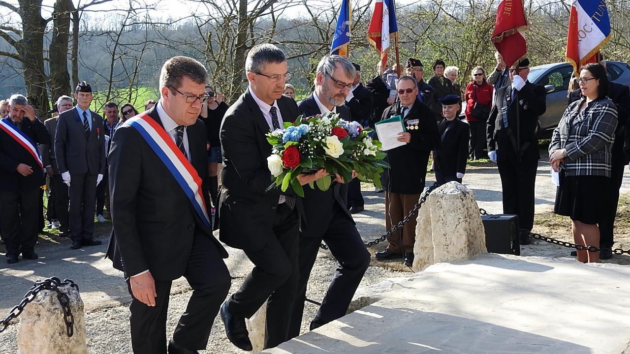 Commémoration au monument des aviateurs à Ostel 25032017 (27)