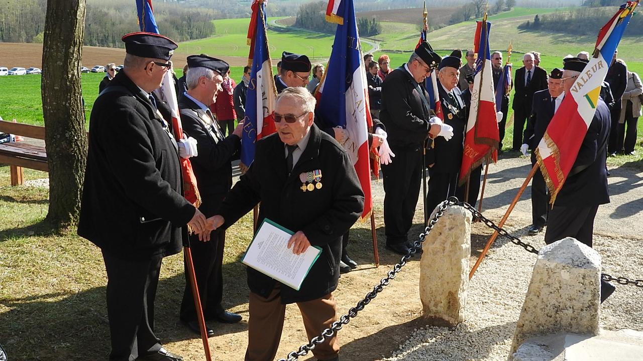 Commémoration au monument des aviateurs à Ostel 25032017 (43)