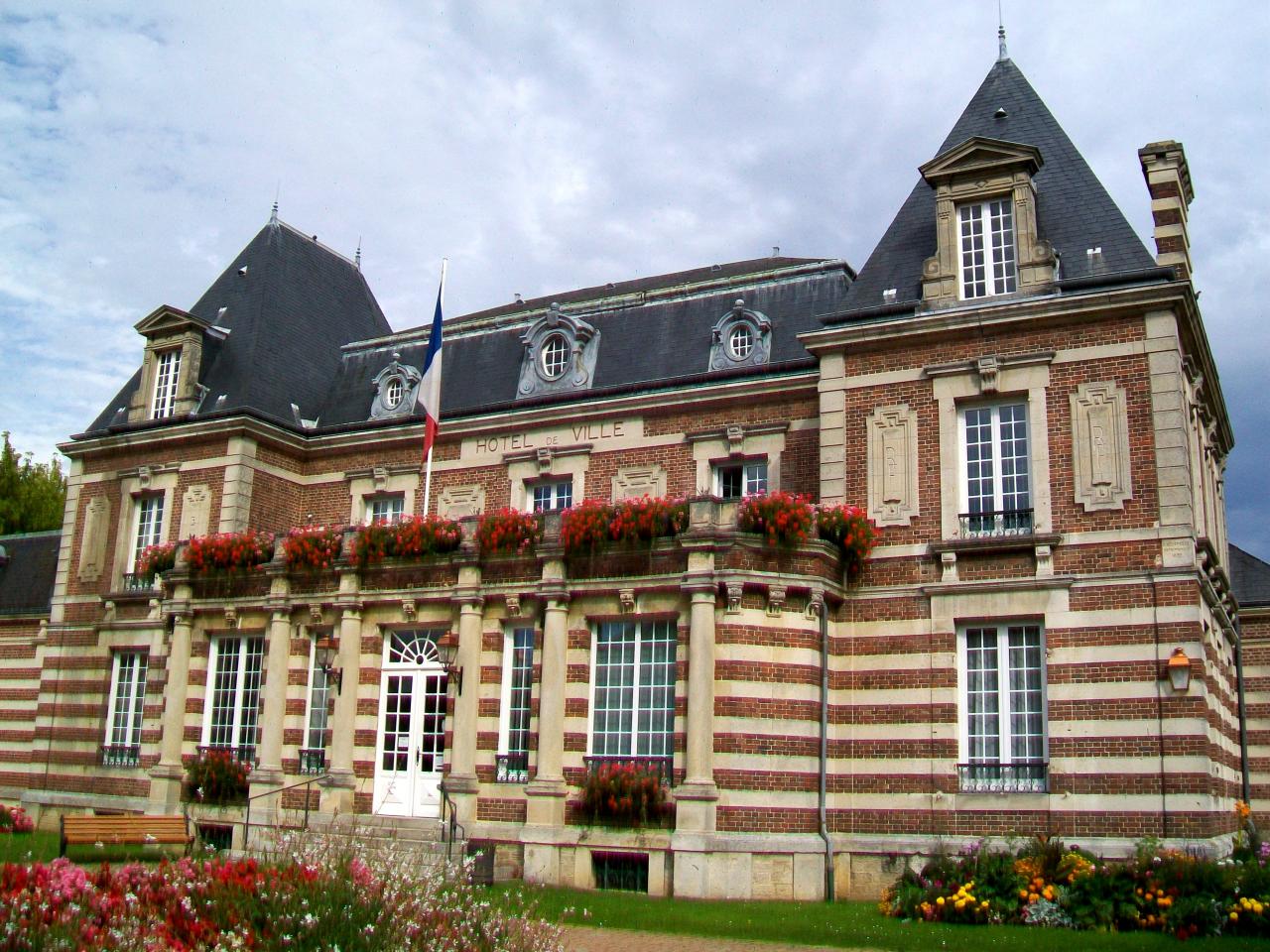 Crépy-en-Valois Hôtel de ville