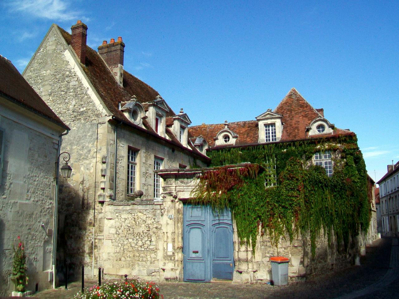 Crépy-en-Valois hôtel Saint-Joseph de 1649