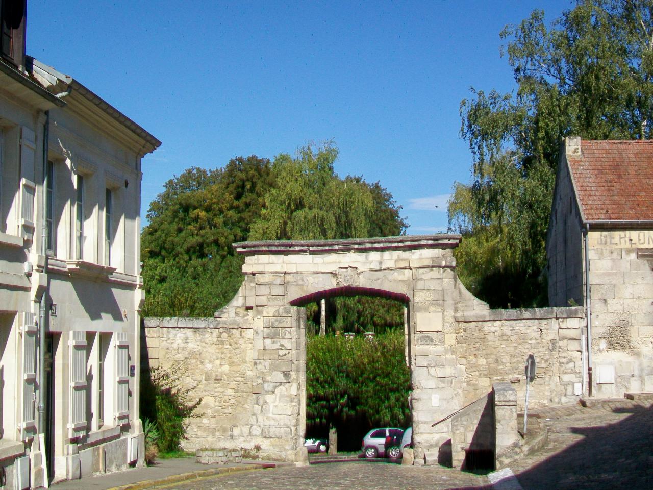 Crépy-en-Valois porte Sainte-Agathe