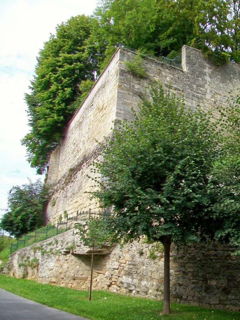 Crépy-en-Valois rempart sud, rue des Remparts