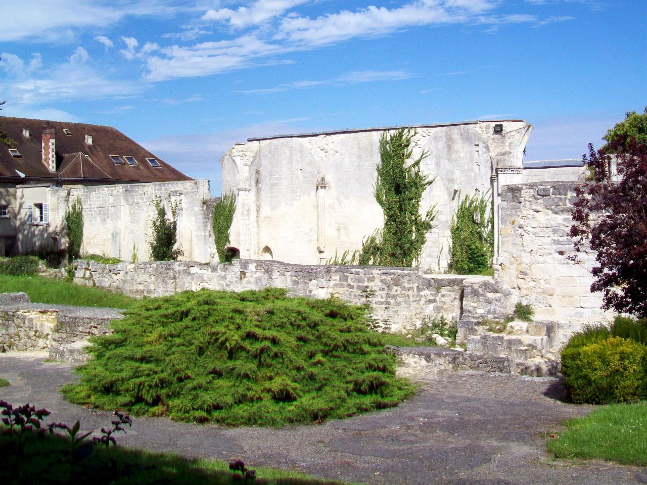 Crépy-en-Valois ruines de l'abbatiale de Saint-Arnould, IMH