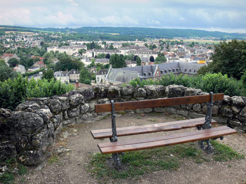 Des remparts, vue sur l'Hôtel dieu
