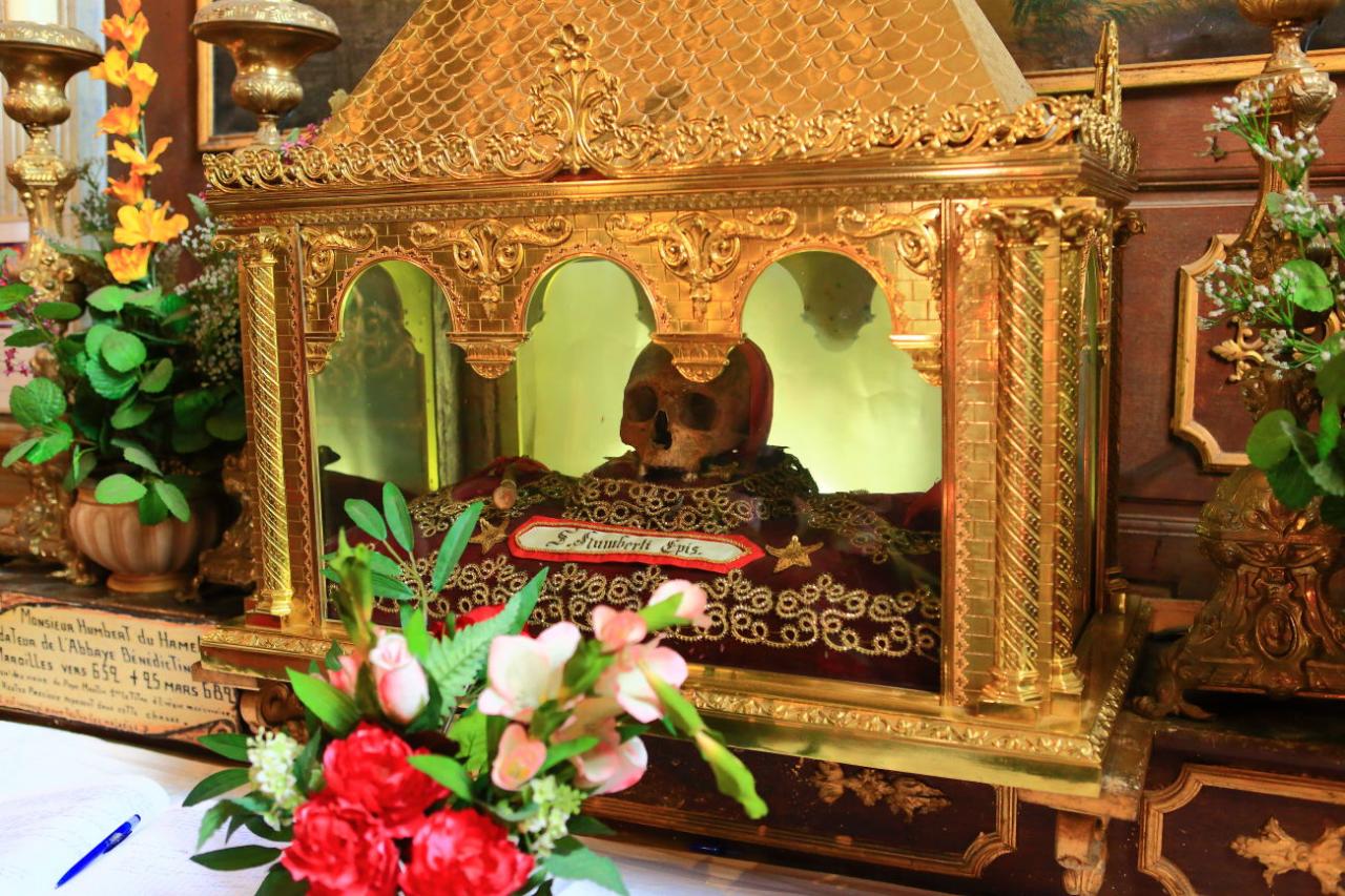 Eglise Ste-Marie crâne de Humbert du Hamel premier abbé de maroilles