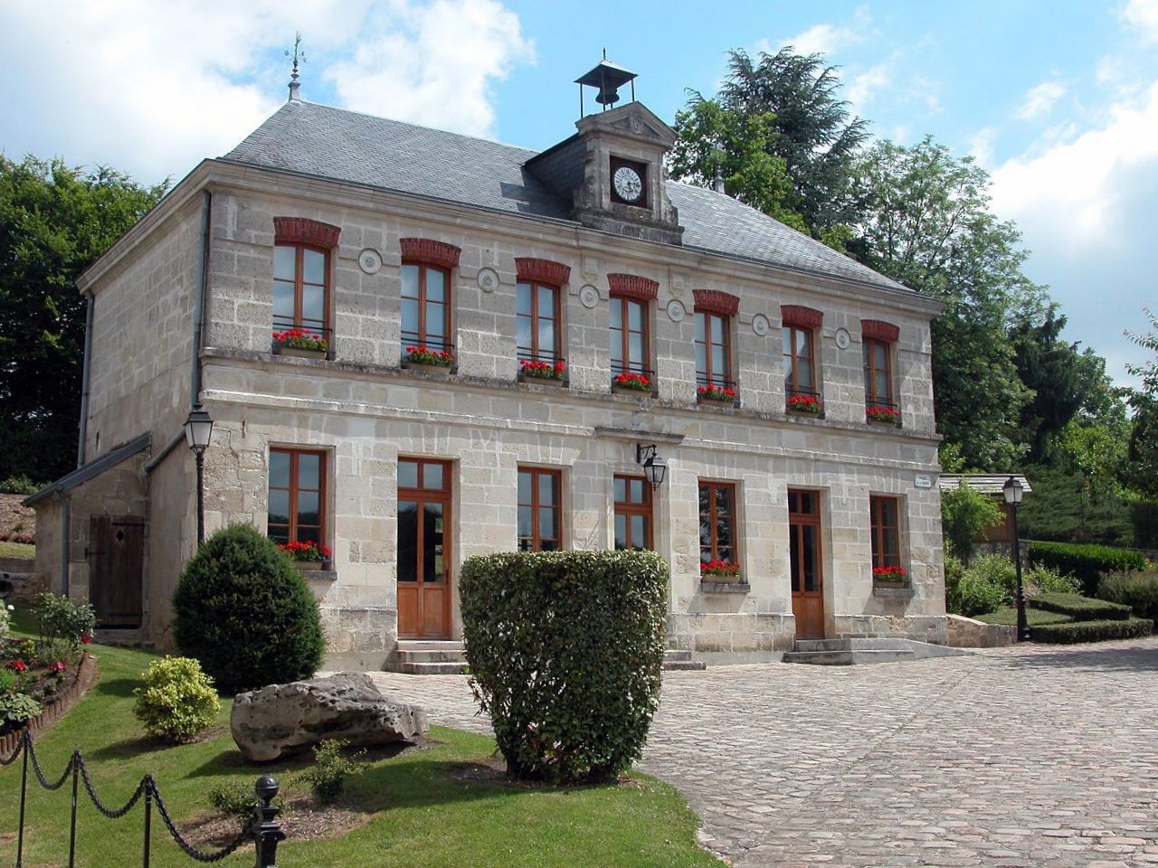 Fleury (Mairie.Ecole datant de 1819) (1)