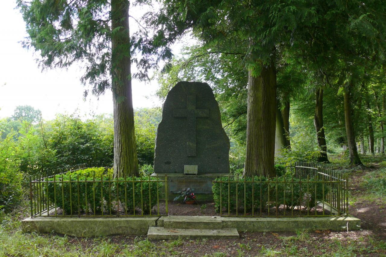 Fleury ( Monument sur la route du pendu) (1)