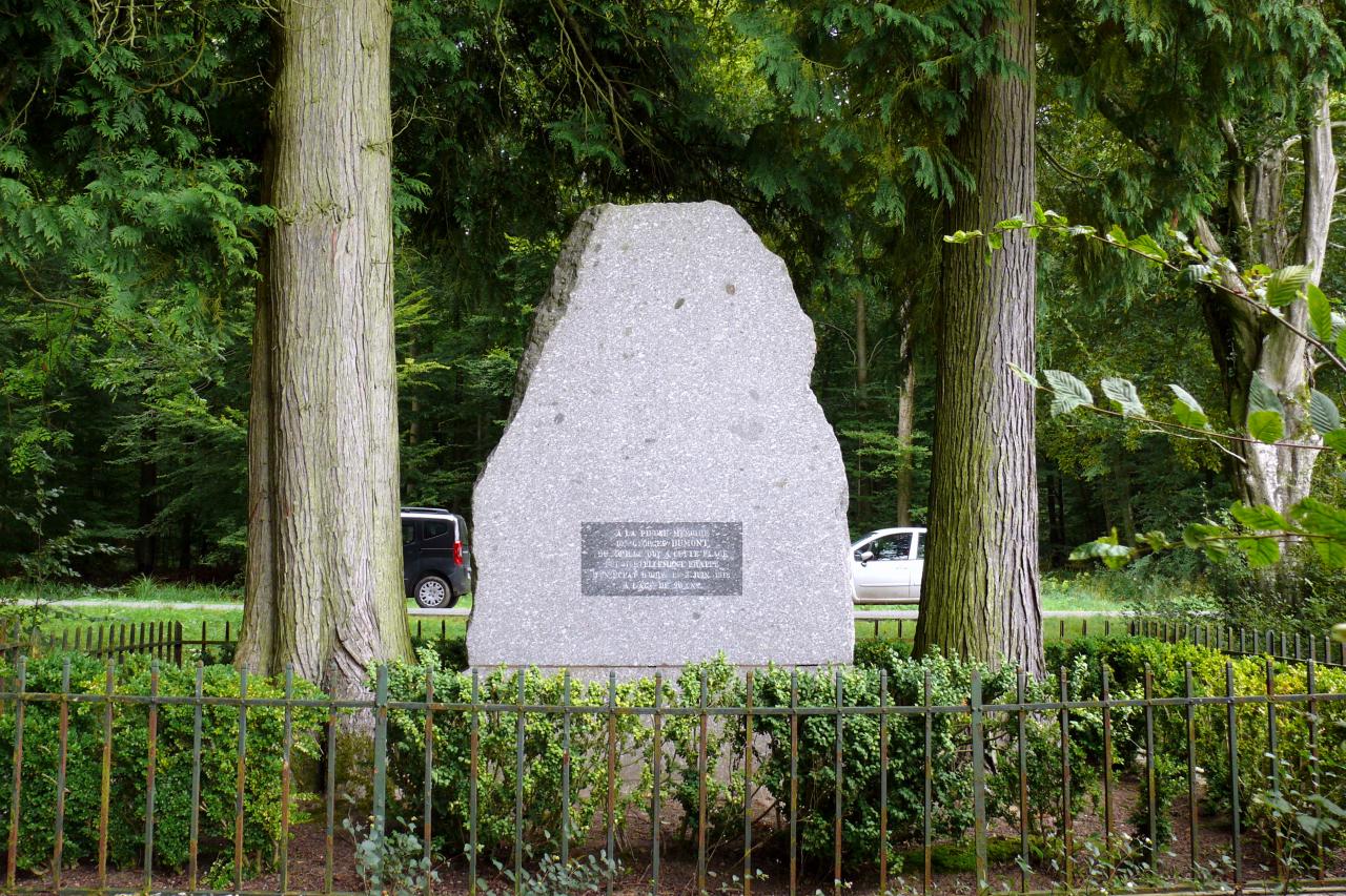 Fleury ( Monument sur la route du pendu) (4)