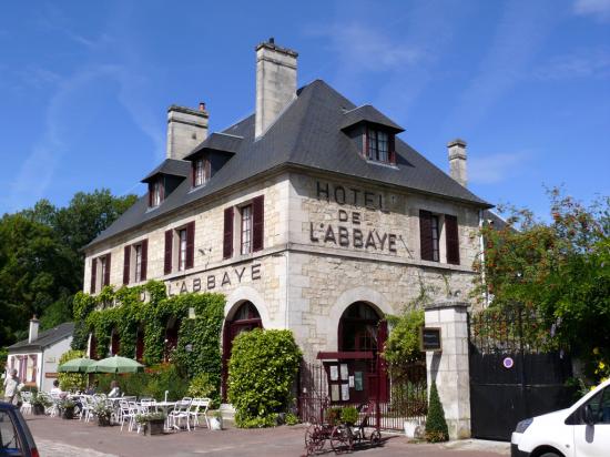 Restaurant dans le village