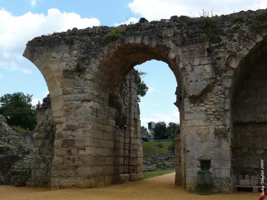 Château fort de Coucy le Château Aufrique