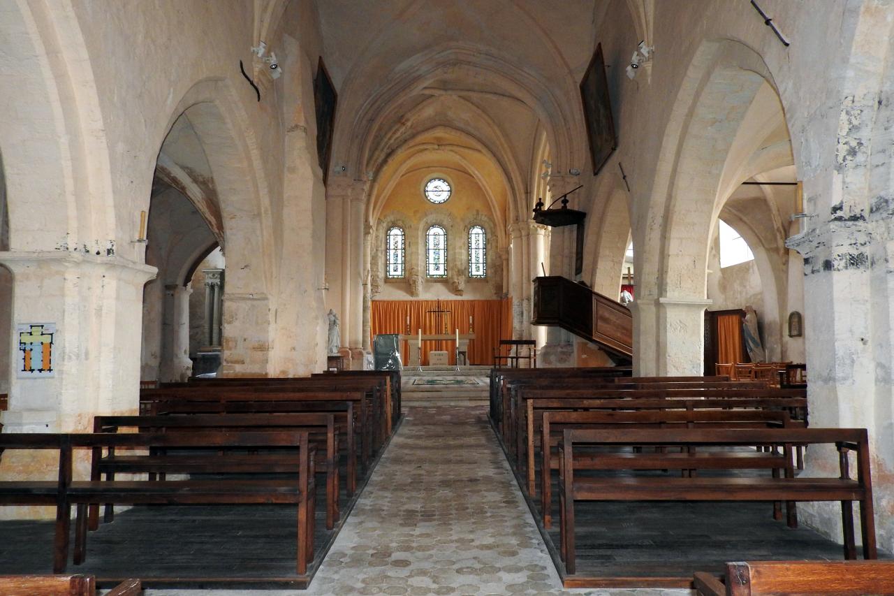 Intérieur de l'église St Denis (1)
