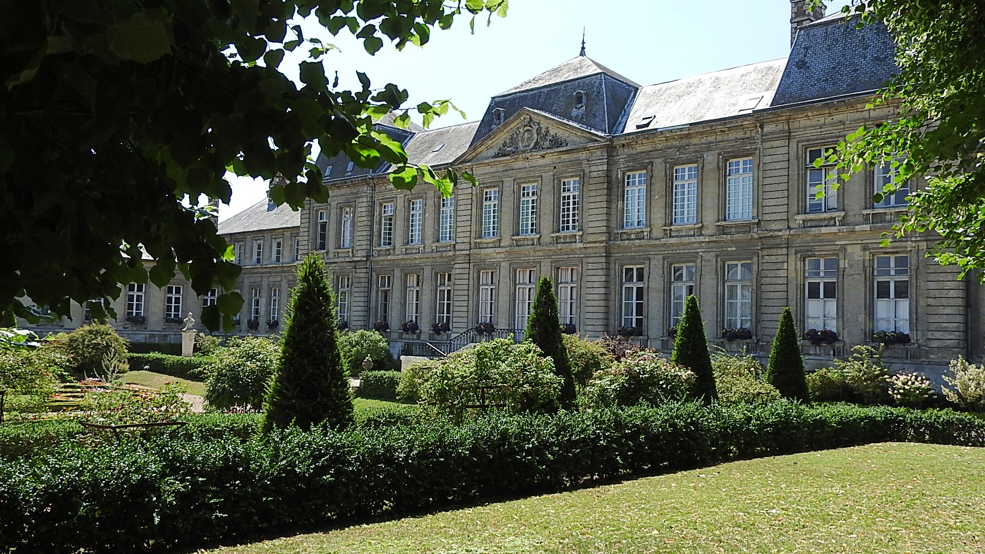 Jardin hotel de ville Soissons (15)
