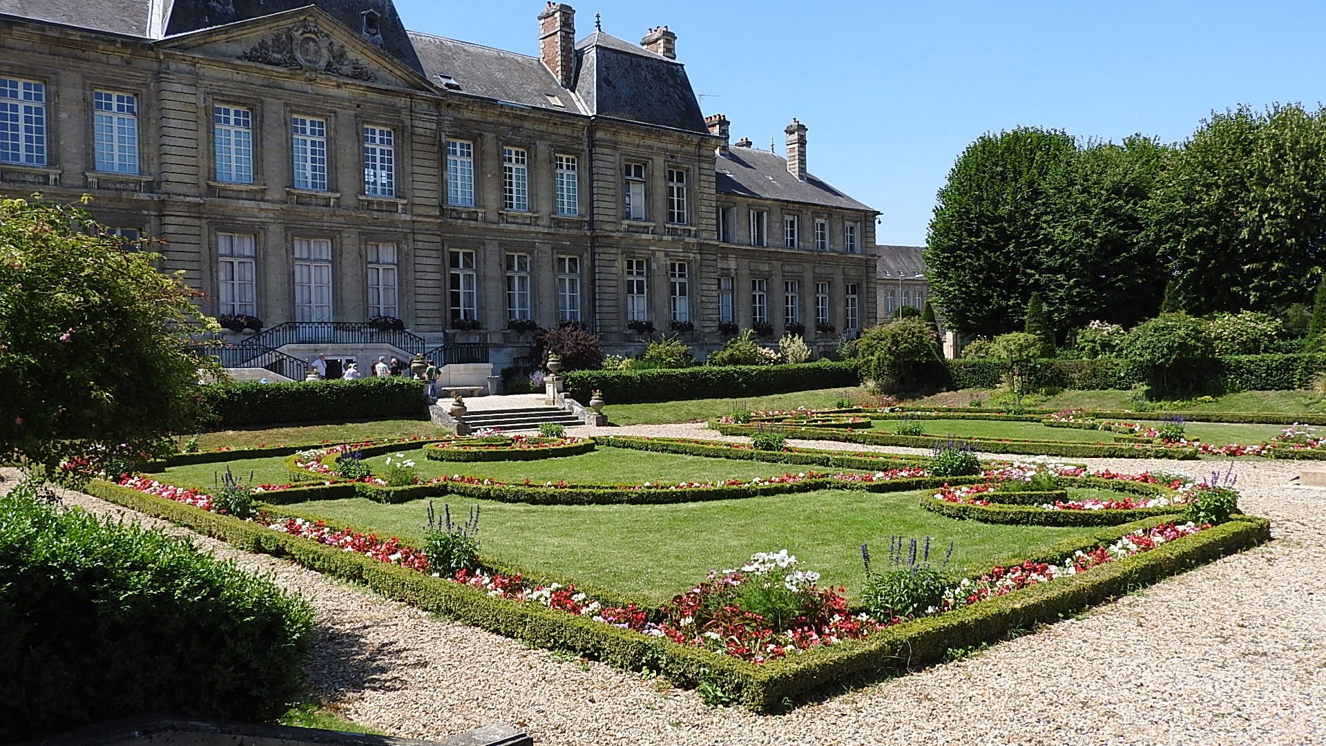 Jardin hotel de ville Soissons (2)