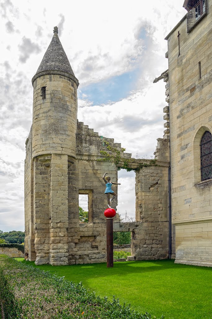 La tour de l'ancien logis fortifié 