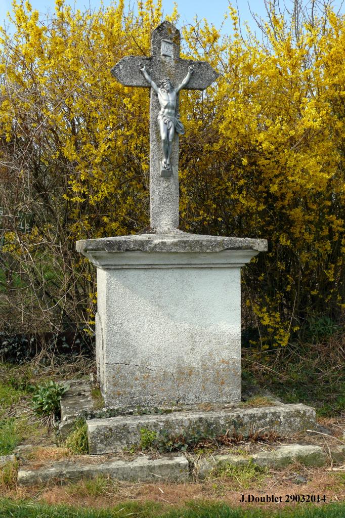 Monampteuil, le village et son église (6)