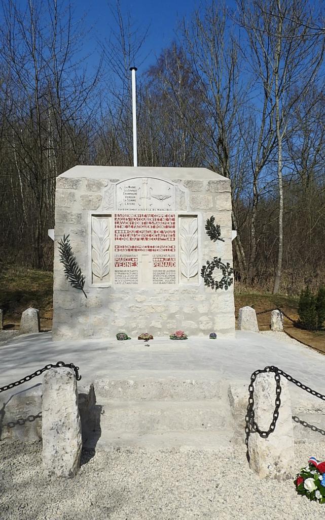 Monument des aviateurs Ostel (1)