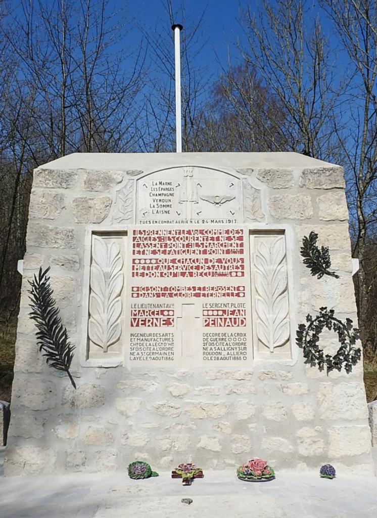 Monument des aviateurs Ostel (2)