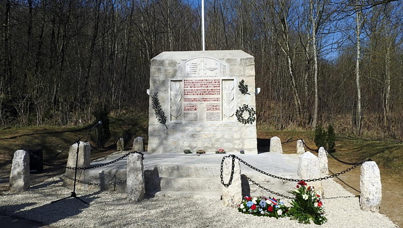Monument des aviateurs Ostel (5)