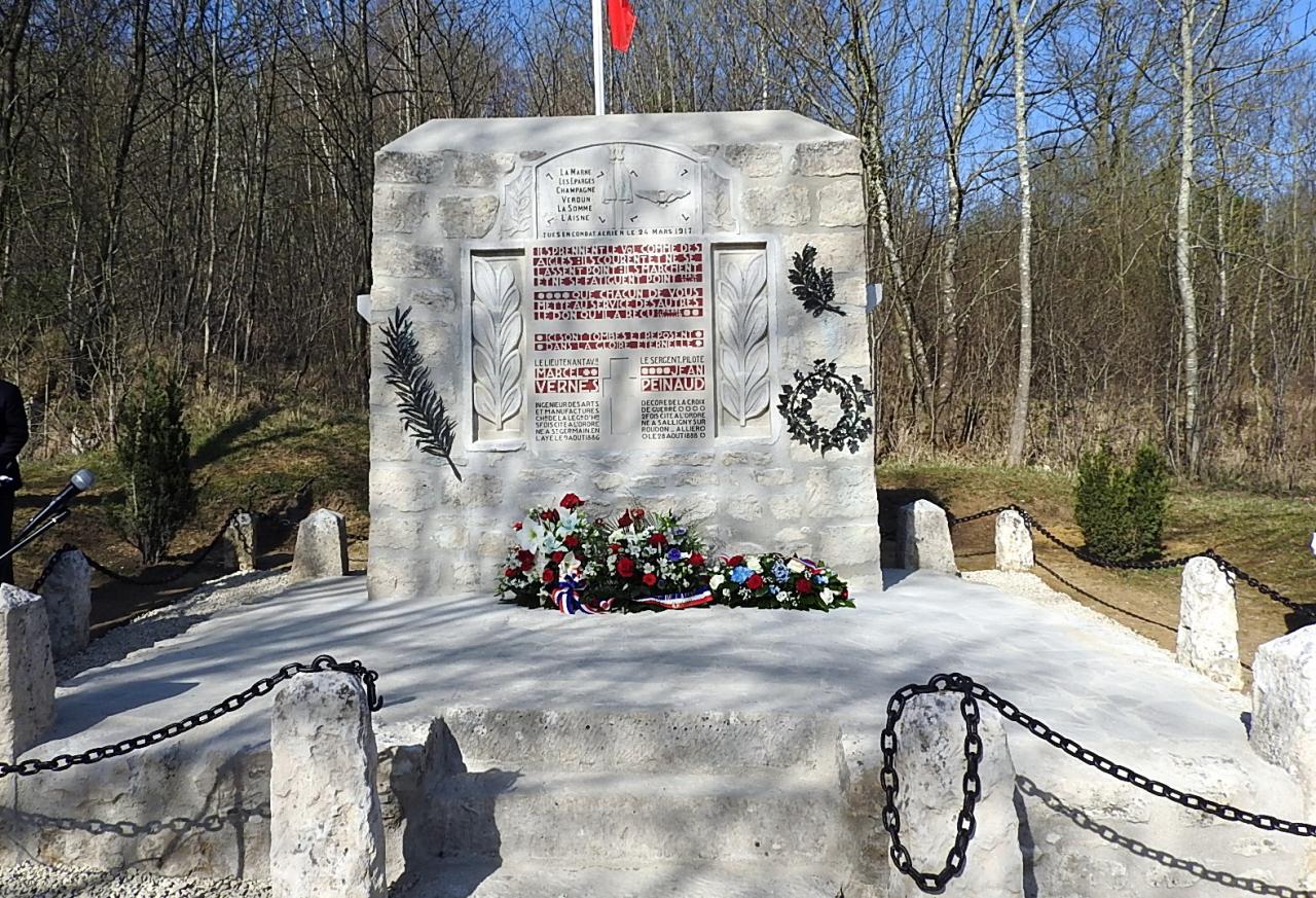 Monument des aviateurs Ostel (6)