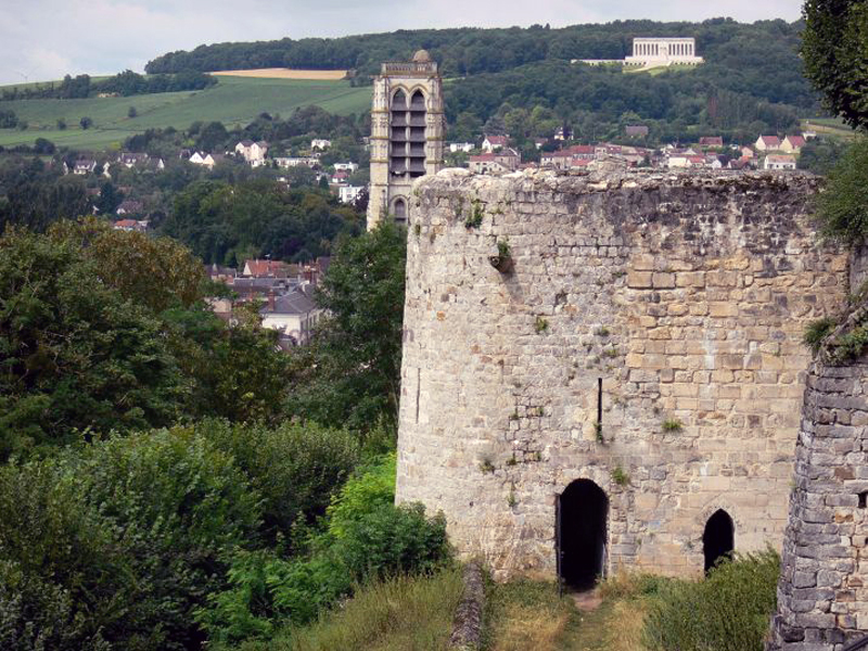 Tour Bouillon et clocher de l'église Saint-Crépin