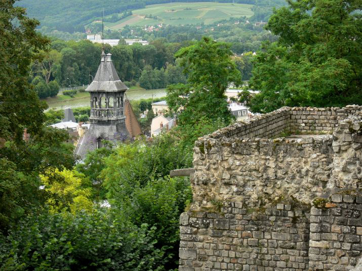 tour du vieux château,le clocheton de l'hôtel de ville